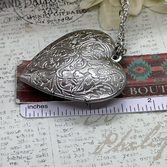 Heart Silver Locket Gothic Necklace Photo SPIDER Gothic Black Widow Cameo Witch - Picture 7 of 10